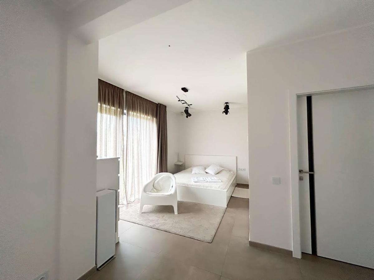 Ivory House Apartment *